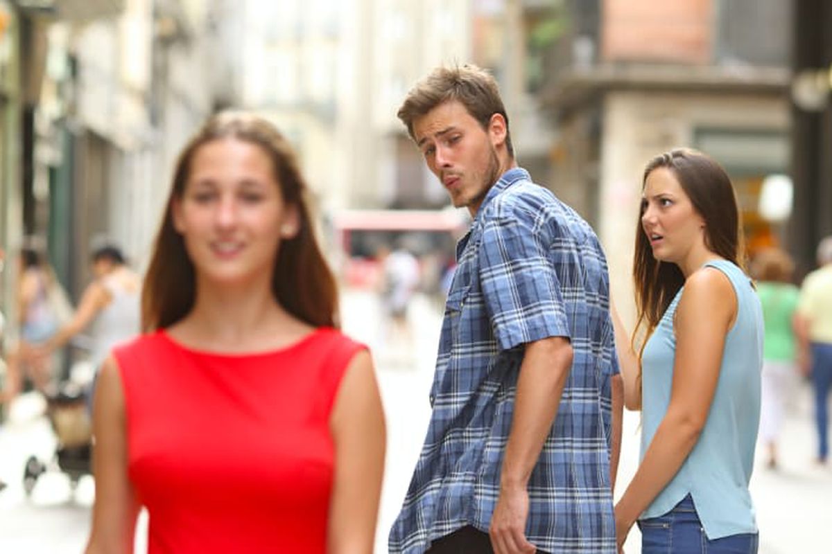 Distracted Boyfriend meme about HydroJug